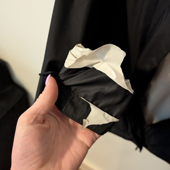The North Face Women's Black Windbreaker, Size Small - Picture 11 of 11